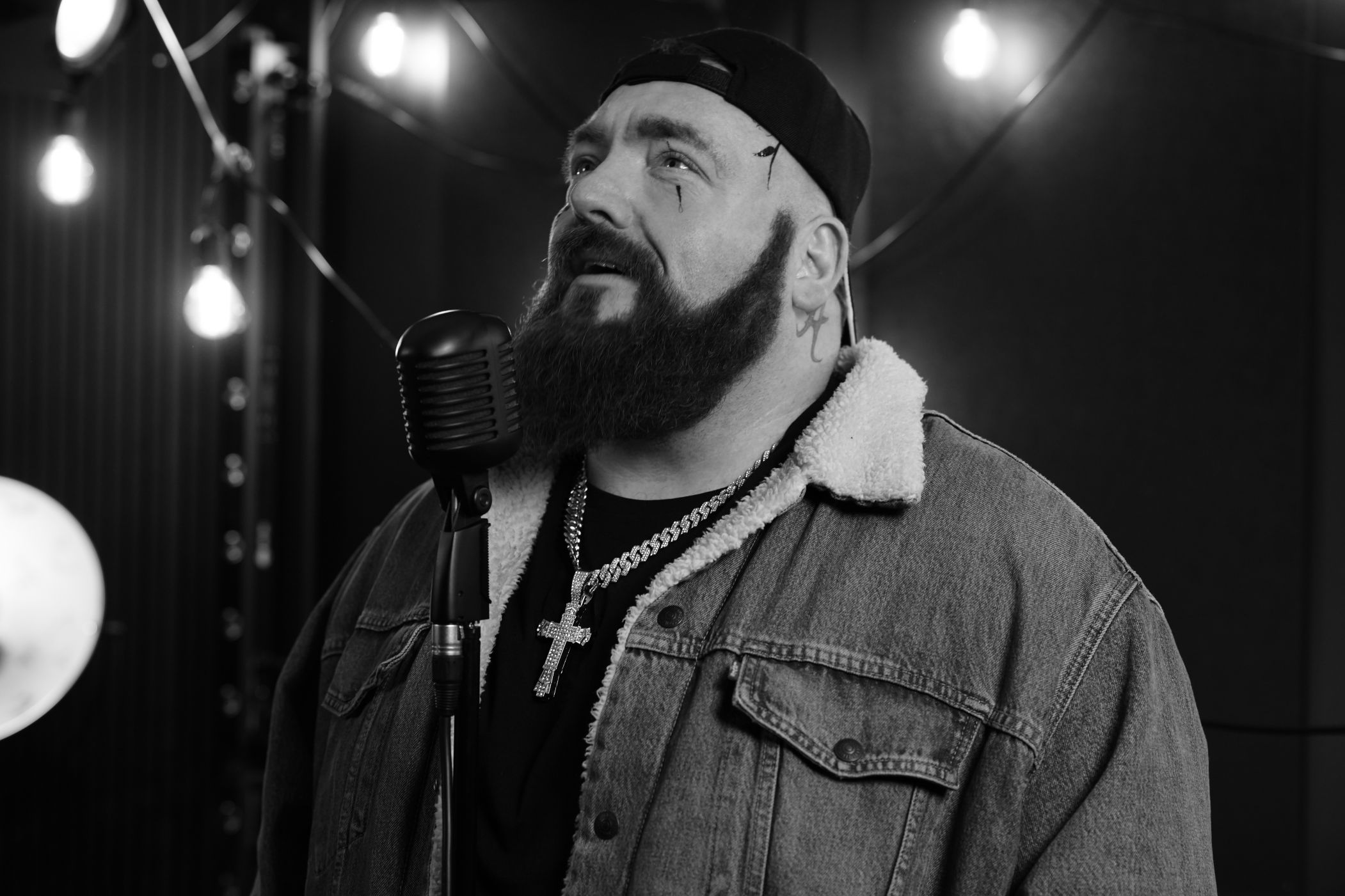 FA930EF6-41D2-4507-98AA-D93007E48E9B